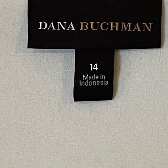 Nwt Dana Buchnan cream colored blouse size 14 pleated front - Picture 4 of 7